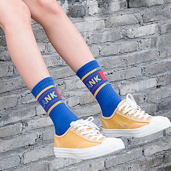 Algodón coreano calcetines Europea y Americana de la calle de la personalidad de las letras de los deportes de la marea calcetines de los hombres y mujeres par de calcetines